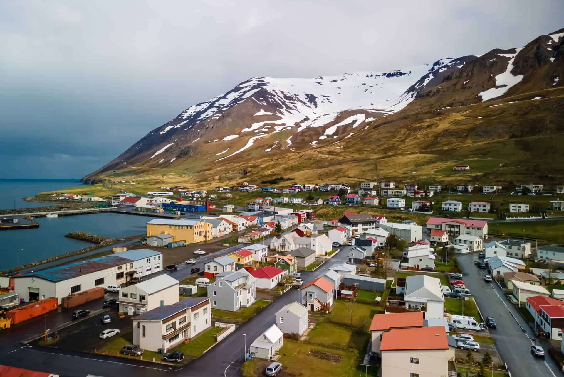 village grundarfjordur islande village grundarfjordur islande
