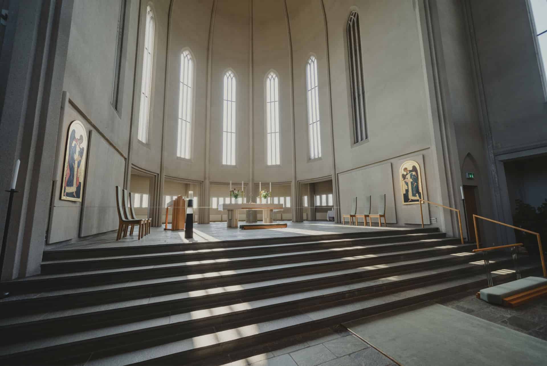 interieur hallgremskirkja