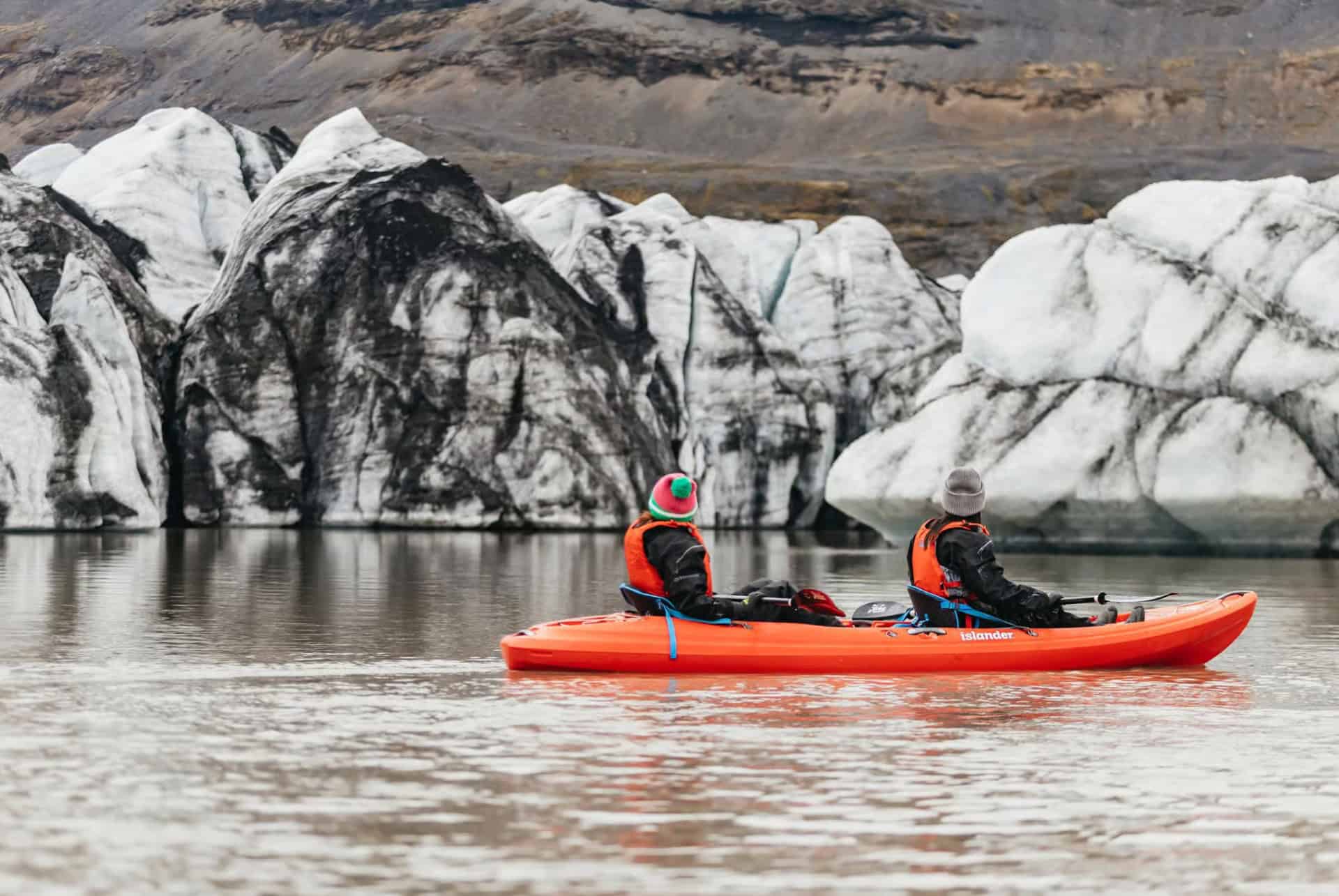 kayak sur la lagune du glacier