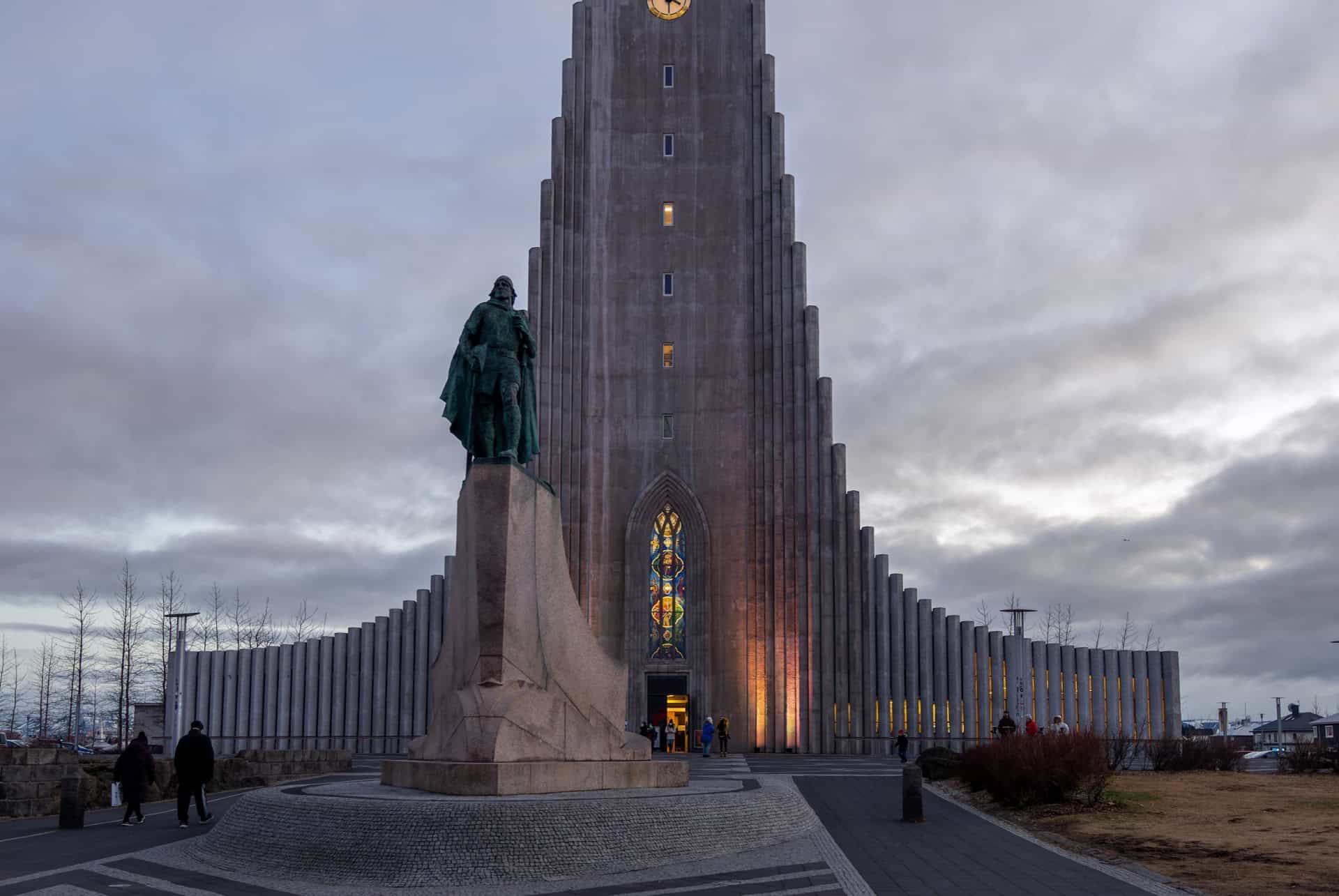 statue leifur eiriksson