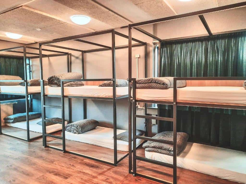 bus hostel reykjavik auberges jeunesse islande