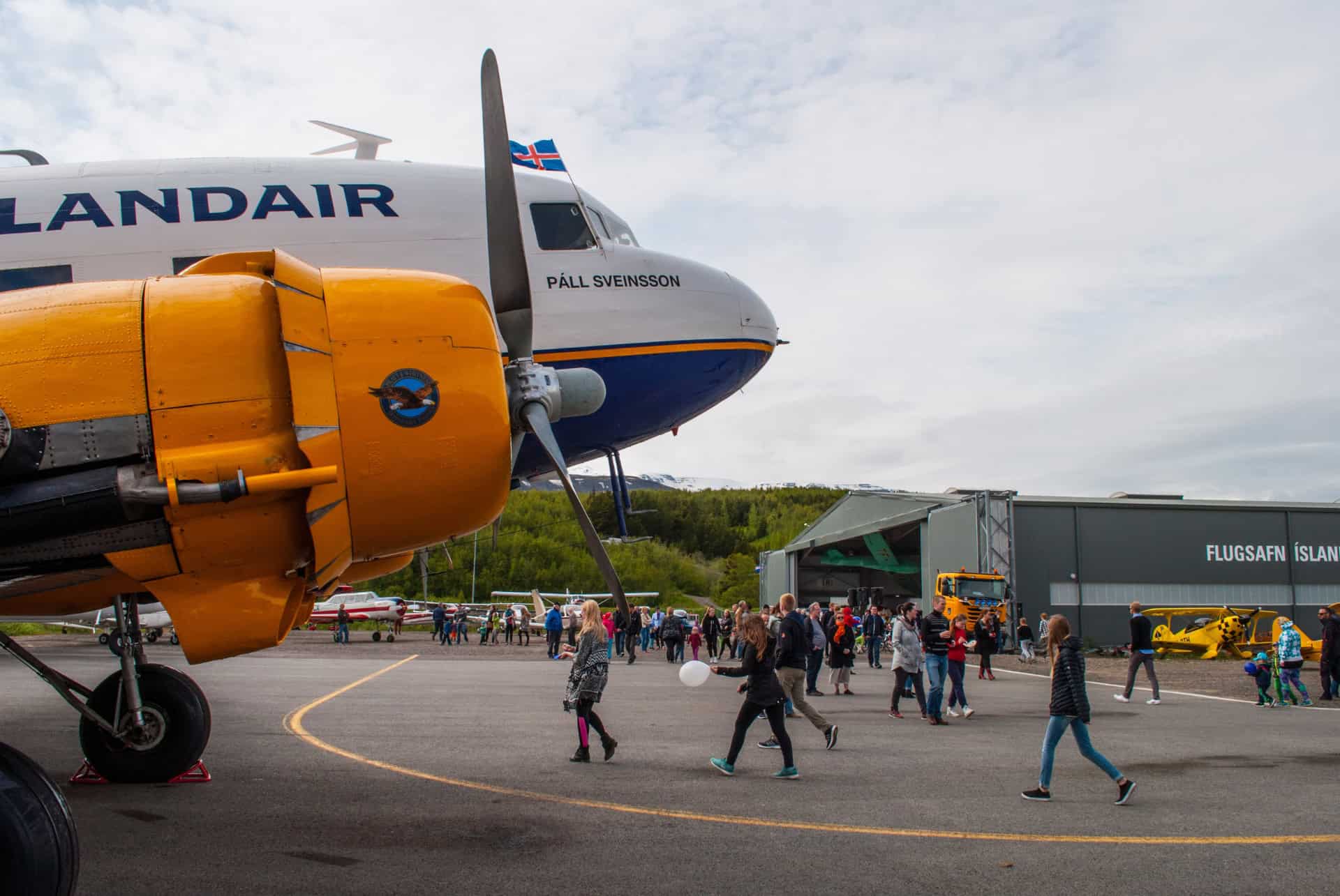 avion aeroport akureyri