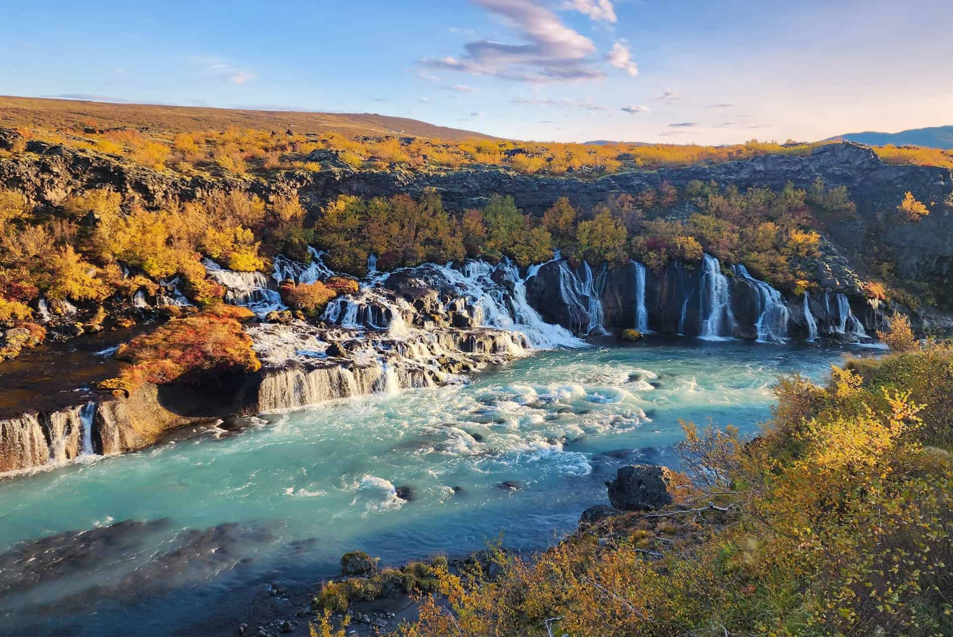 plus belles cascades islande hraunfossar