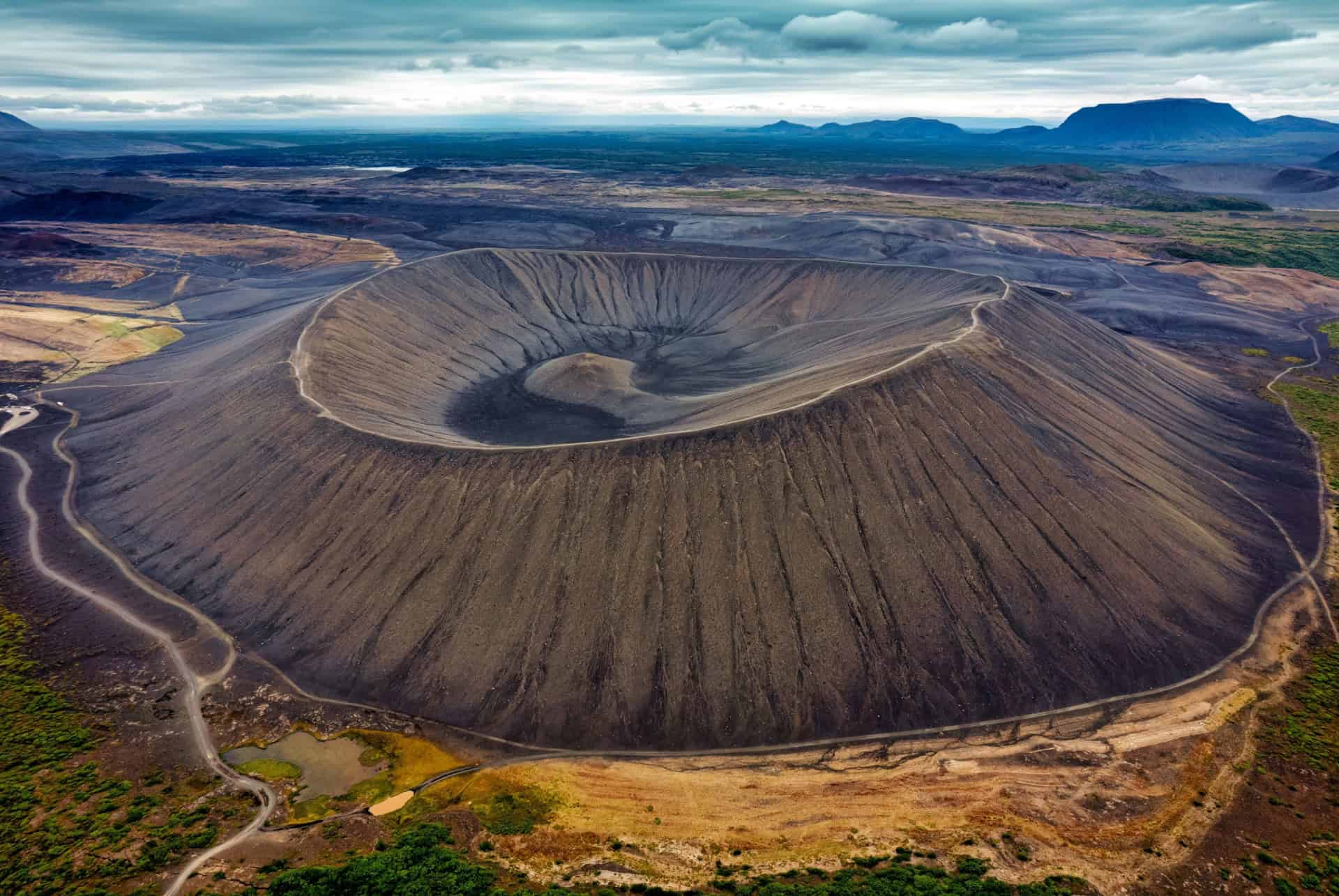 cratere hverfjall lac myvatn cratere hverfjall lac myvatn