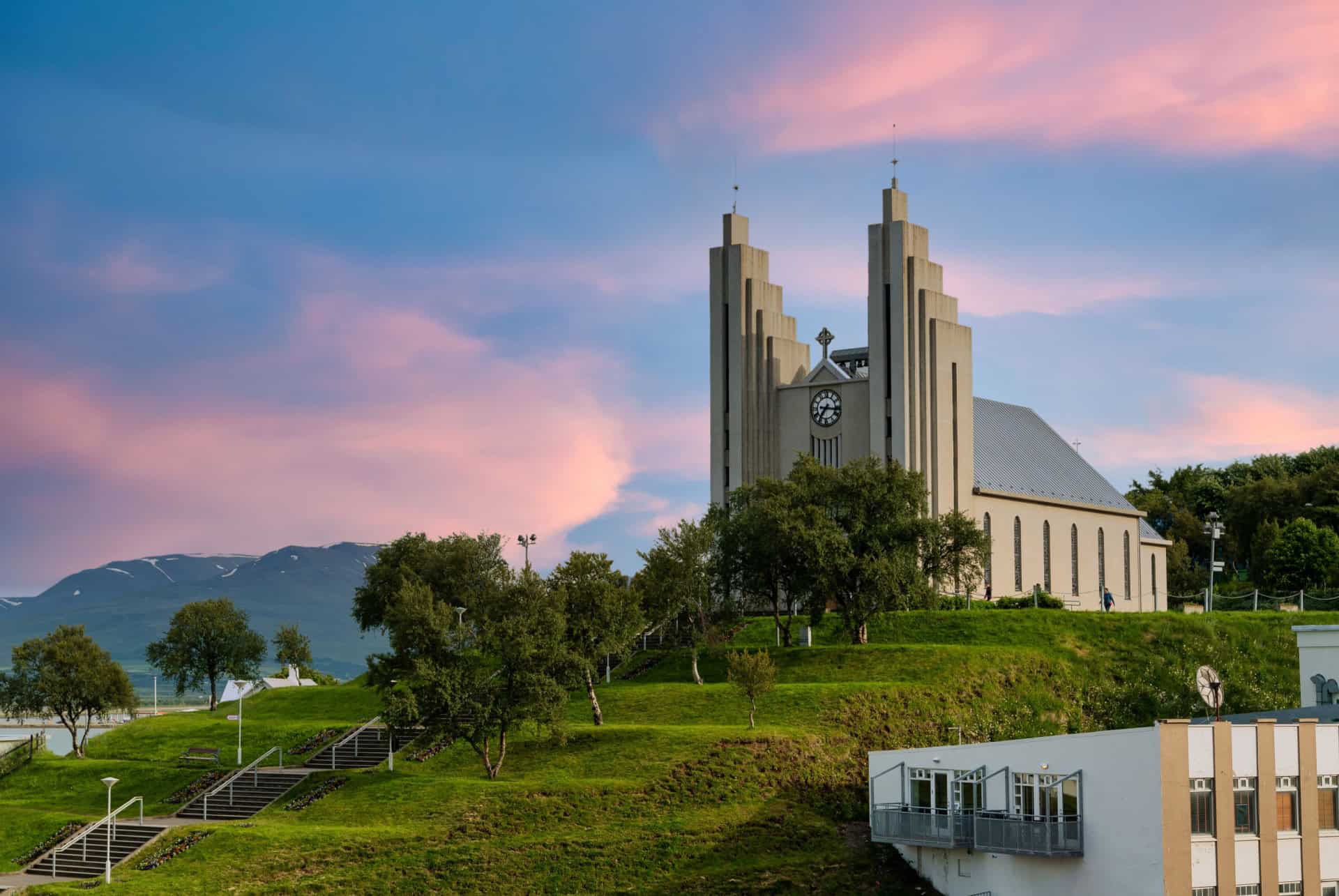 eglise lutherienne akureyrarkirkja