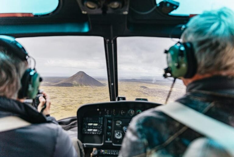 Survol en hélicoptère des champs de lave de la péninsule de Reykjanes