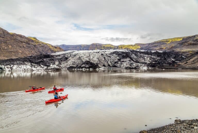 Excursion en kayak sur la lagune glaciaire de Sólheimjökull