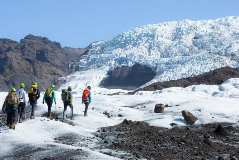 Randonnée facile en groupe sur le glacier Falljokull
