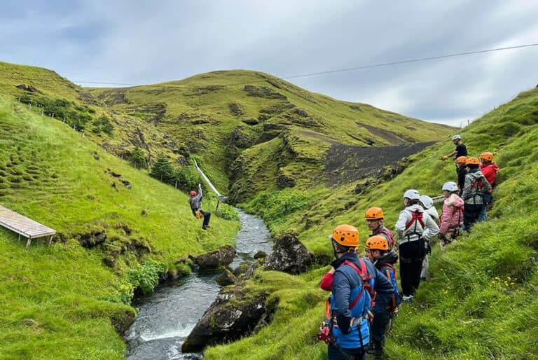 Tour d'aventure en tyrolienne et randonnée
