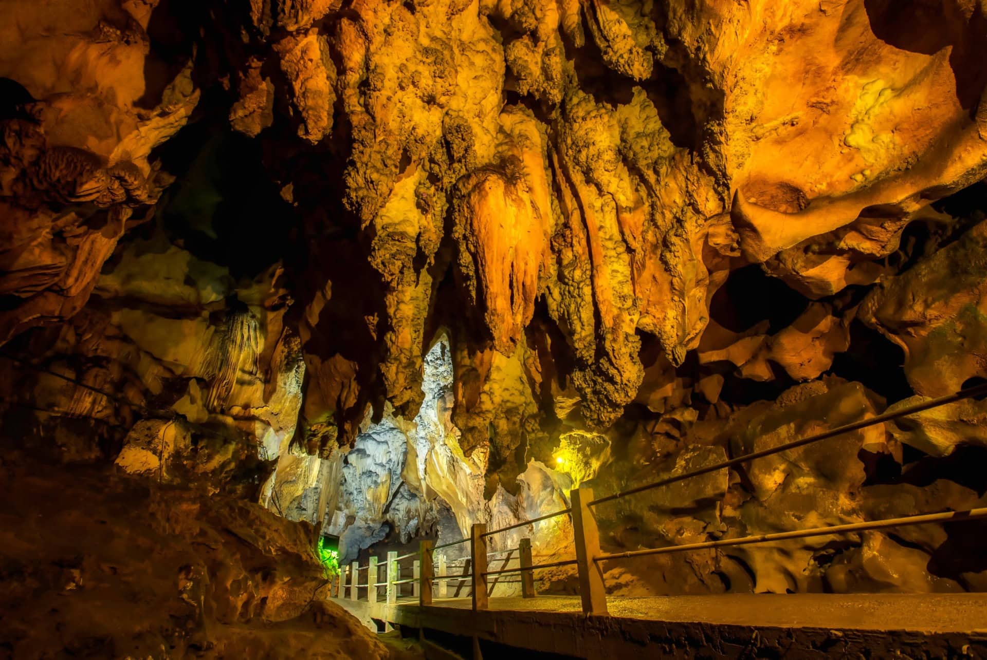 pont observation tunnel lave