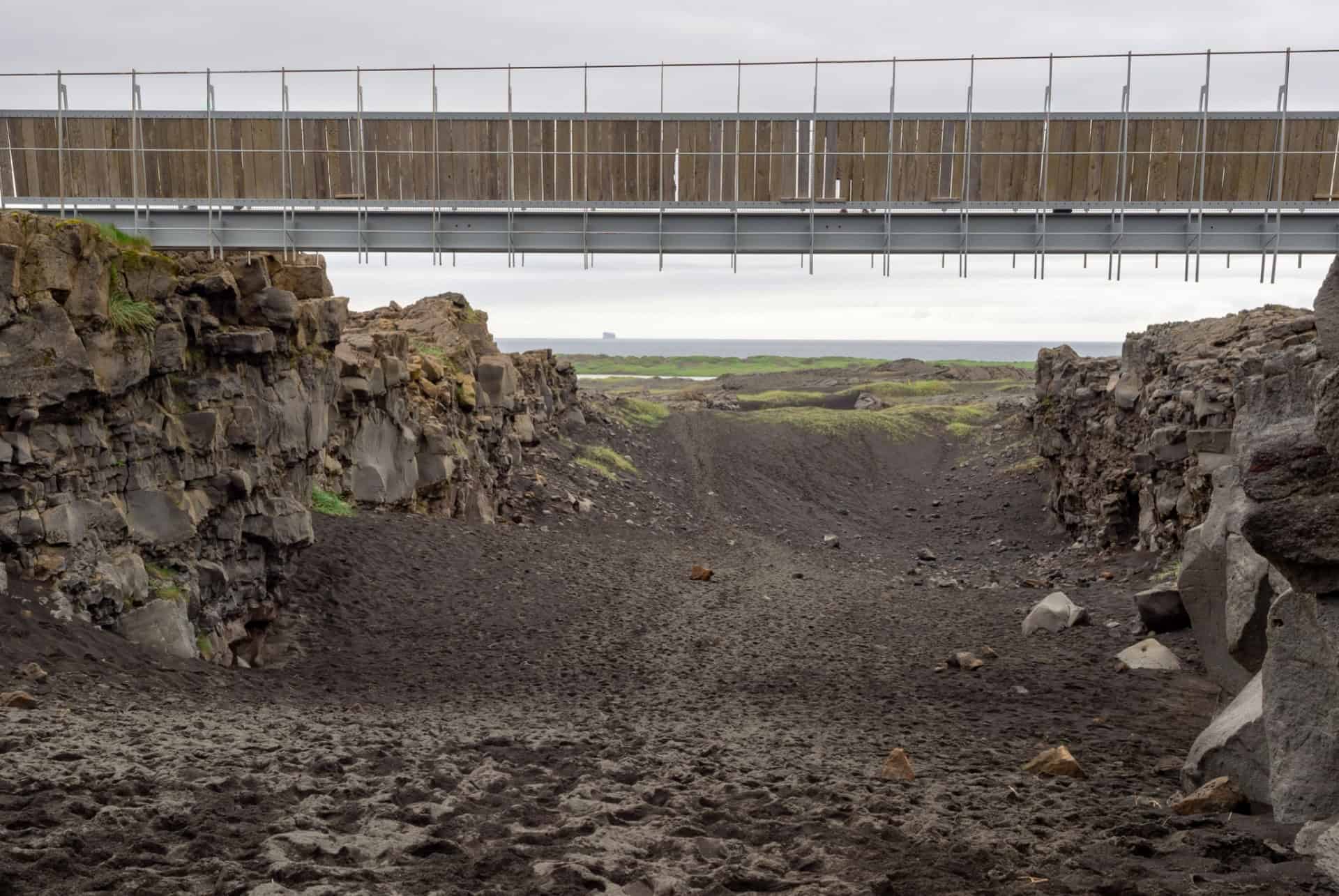 midlina bridge peninsule reykjanes